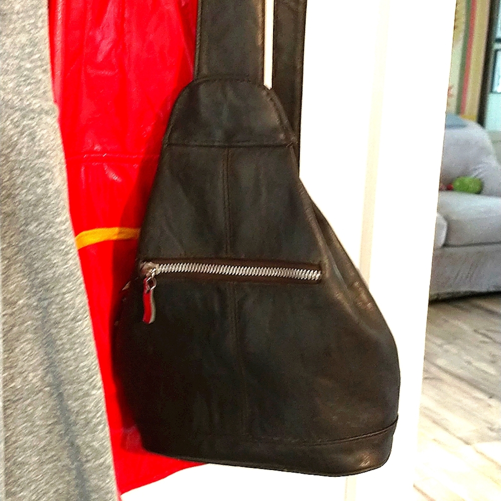 Chateau Sling Bag